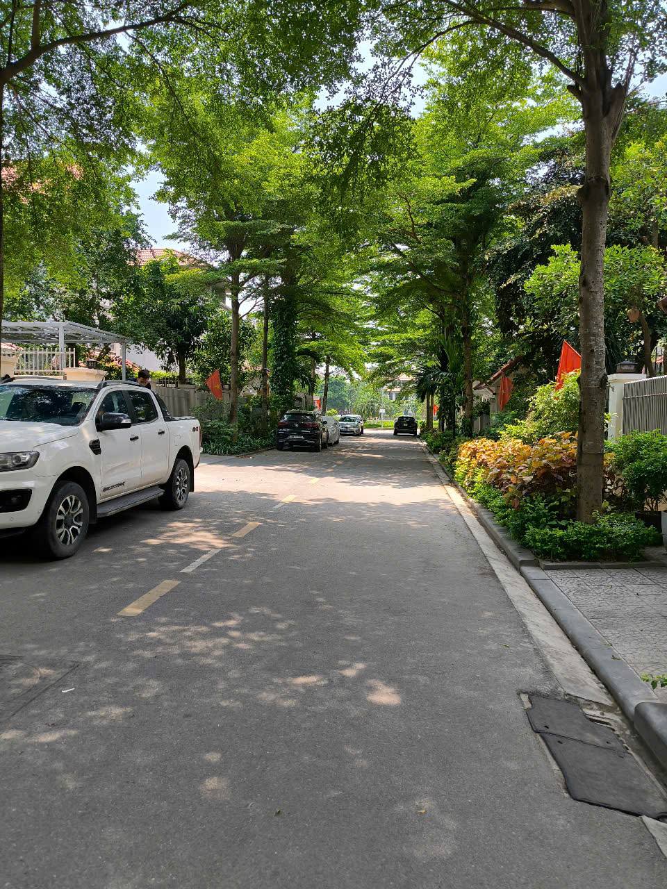Bán biệt thự 250m2 5 tầng khu đô thị Bắc Hà, Tố Hữu, vị trí đẹp, sổ đỏ chính chủ - Ảnh 1