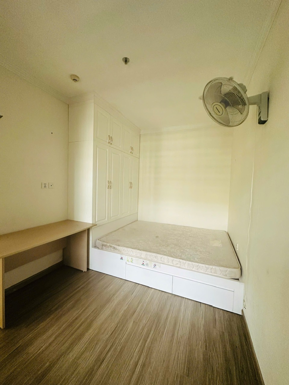 Chính chủ bán căn hộ 2PN 62m tòa S4, full nội thất, sẵn sổ, giá nhỉnh 4 tỷ - Ảnh 2