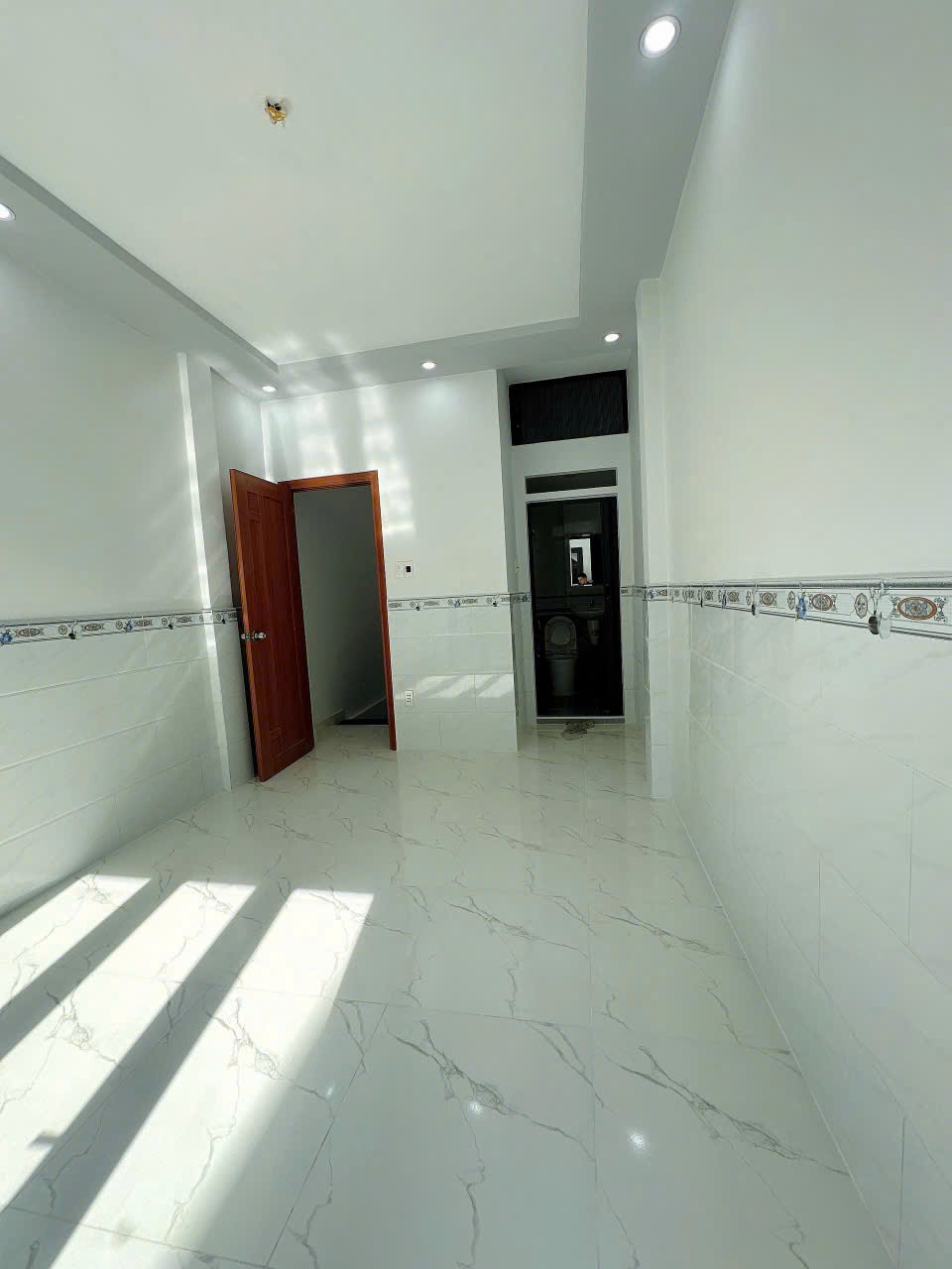 SÁT MẶT TIỀN HOÀNG DIỆU <br>TRUNG TÂM Q4 -200 M Q1,Q2..<br>CÓ 4 TỶ - Ảnh 2