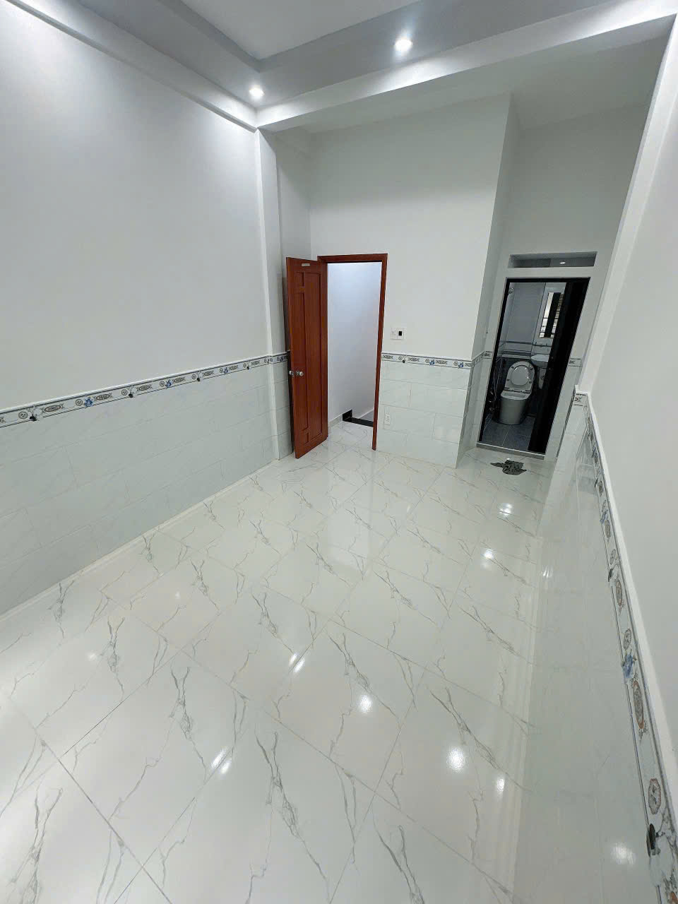 SÁT MẶT TIỀN HOÀNG DIỆU <br>TRUNG TÂM Q4 -200 M Q1,Q2..<br>CÓ 4 TỶ - Ảnh 3