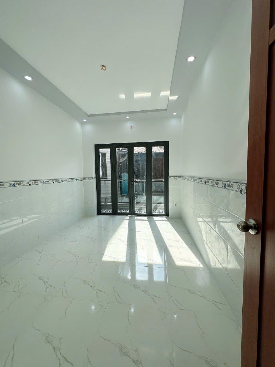 SÁT MẶT TIỀN HOÀNG DIỆU <br>TRUNG TÂM Q4 -200 M Q1,Q2..<br>CÓ 4 TỶ - Ảnh 1