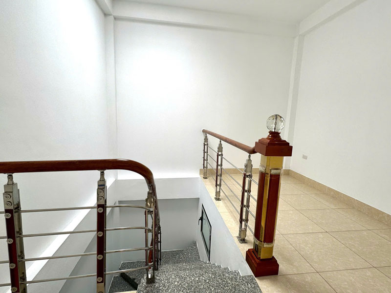 Chính chủ bán 34,5m2 nhà 5 tầng ngõ 145 Phúc Lợi. Gần trường học các cấp và chợ - Ảnh 2