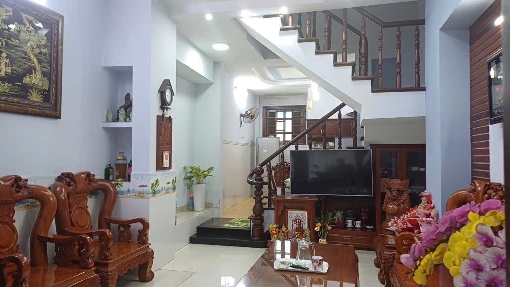 NHÀ ĐẸP - HẺM 6M THÔNG QUANG TRUNG - GẦN CV LÀNG HOA - DT 70M² - 4 TẦNG CHỈ 7.X TỶ - Ảnh 2