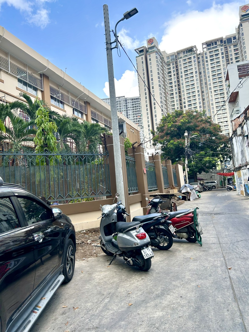 CHÍNH CHỦ CẦN BÁN NHÀ MẶT PHỐ- BẾN VÂN ĐỒN - MẶT ĐƯỜNG 12M - XE HƠI ĐẬU CỪA - GẦN TRƯỜNG HỌC NGUYỄN - Ảnh chính