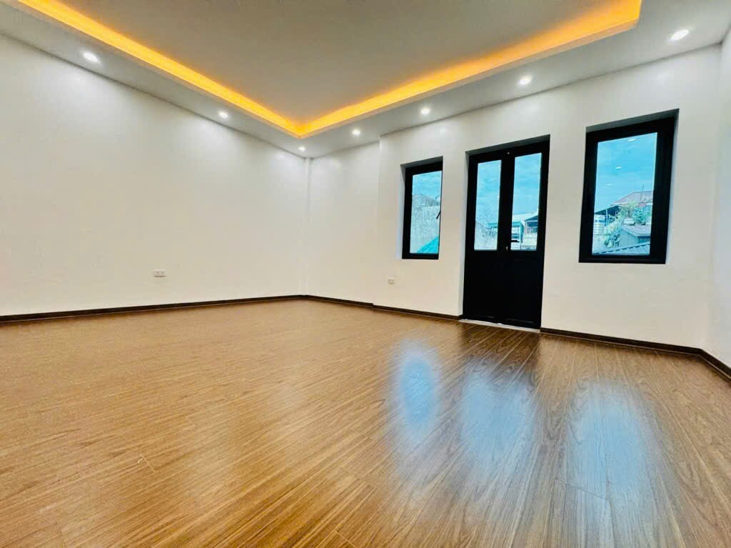 Kim Mã 45m2 x Mặt tiền rộng 5.6M - 2 thoáng trước sau - Ở sướng - Ảnh 1