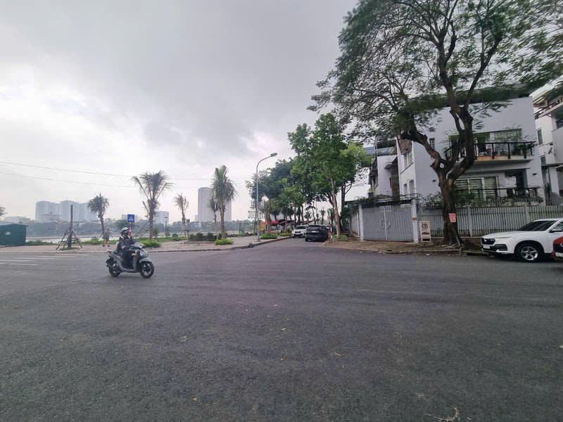 BIỆT THỰ VÍP BÁN ĐẢO LINH ĐÀM - HÀNG XÓM ĐẠI GIA LỚN - VIEW HỒ, SAU 1 DÃY RA MẶT HỒ - Ảnh 2