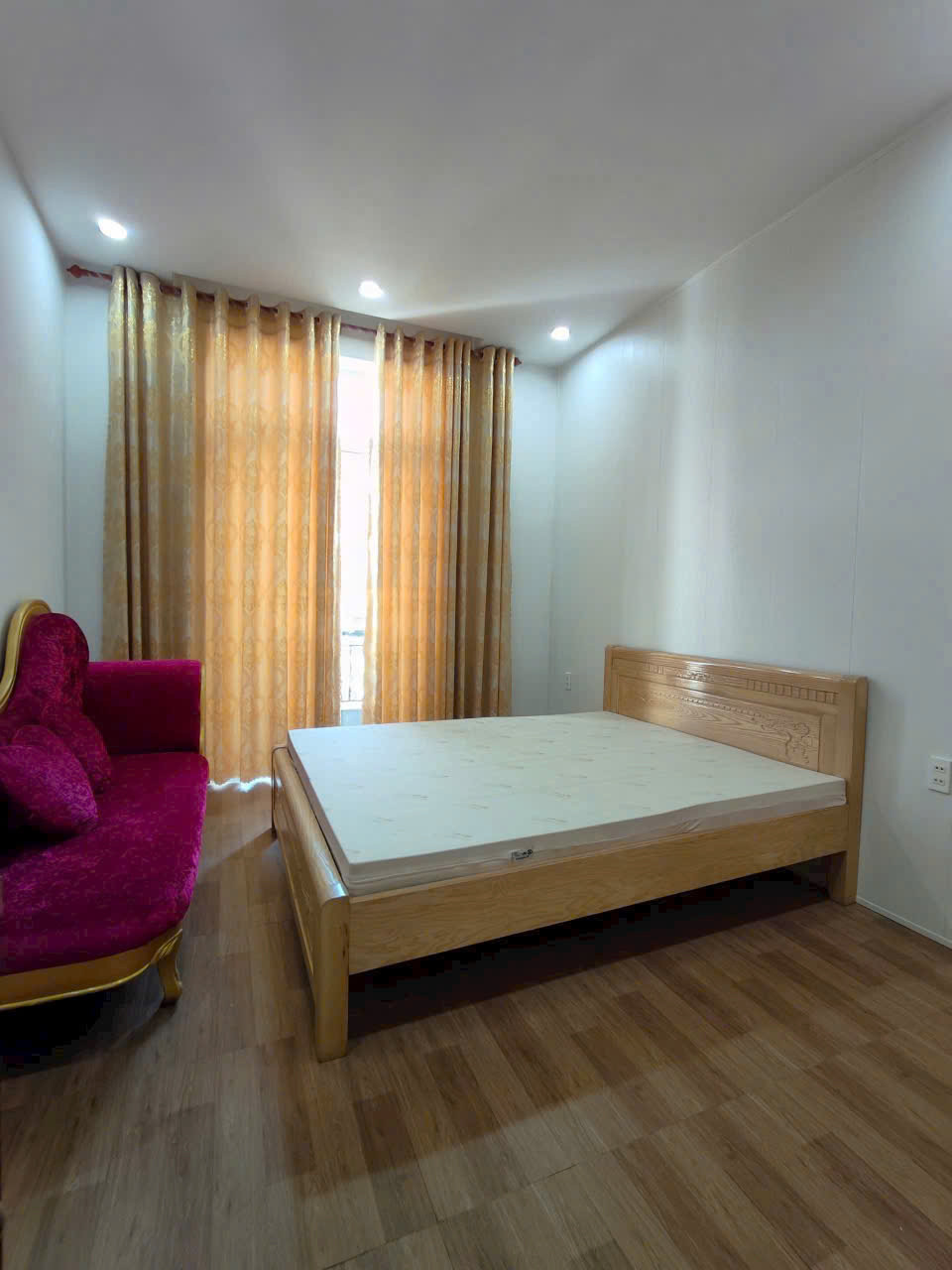 Cho thuê biệt thự siêu đẹp, full nội thất, gần ngã tư Tân Phong - Ảnh 3