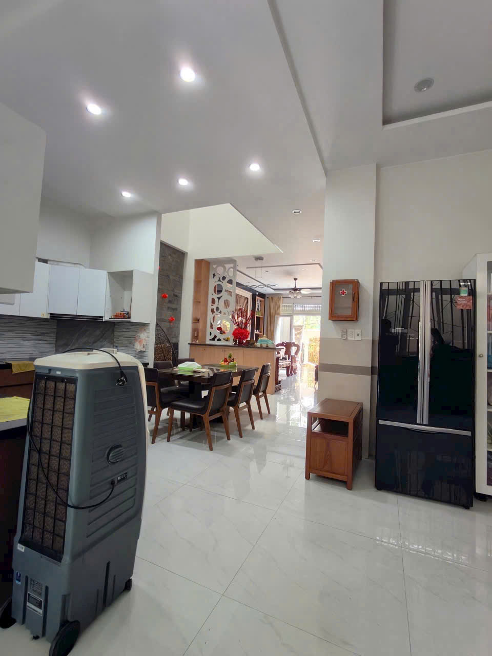 Cho thuê biệt thự siêu đẹp, full nội thất, gần ngã tư Tân Phong - Ảnh 4