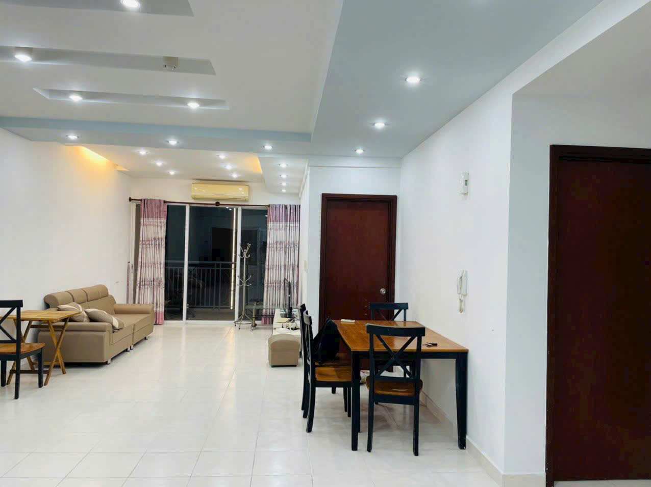 Cho thuê căn hộ Amber Court 94M2, trung tâm Biên Hoà, khu D2D chỉ 10tr - Ảnh chính