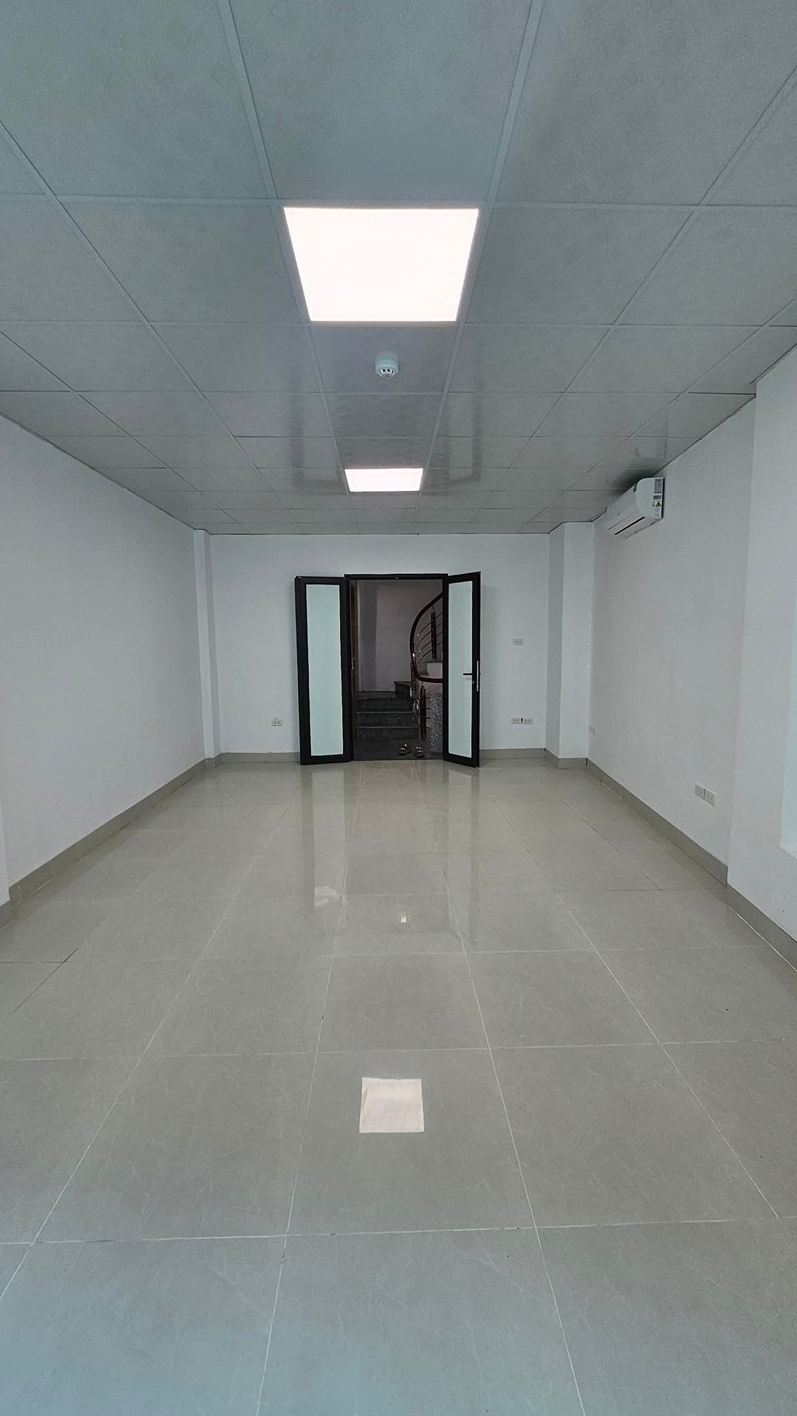 Cho thuê nhà mới - THANG MÁY - PCCC đầu đủ Thiên Hiền, Nam Từ Liêm 45m x 5T giá 30tr - Ảnh 1