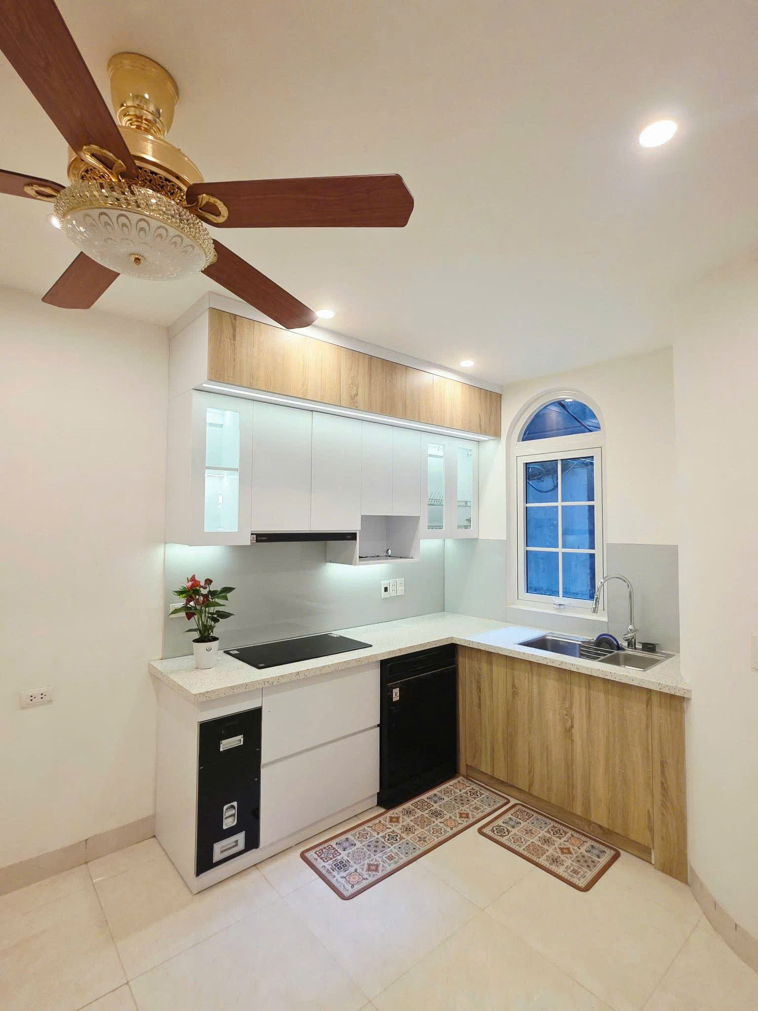 NHÀ NGỌC HÀ - 7 TẦNG THANG MÁY - DT 31m2 7 tầng mặt tiền 4m Giá 8.2 tỷ - Ảnh 1