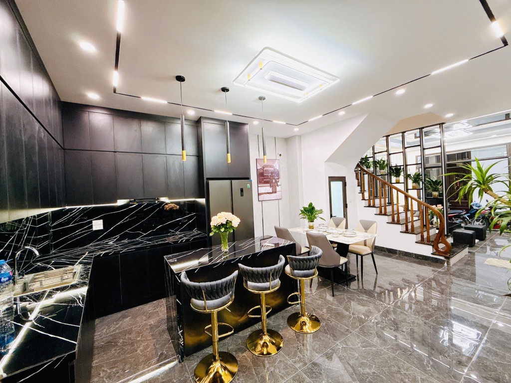 Nhà ĐẠI LA cách phố 15m, lô góc, full nội thất, gần nhiều trường, chợ - Ảnh 1