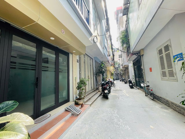 BÁN NHÀ PHÂN LÔ Ô TÔ ĐỖ CỬA KINH DOANH Đường Láng 42m2,X 5 tầng,mặt tiền 3.6m, 12.2 tỷ. - Ảnh chính