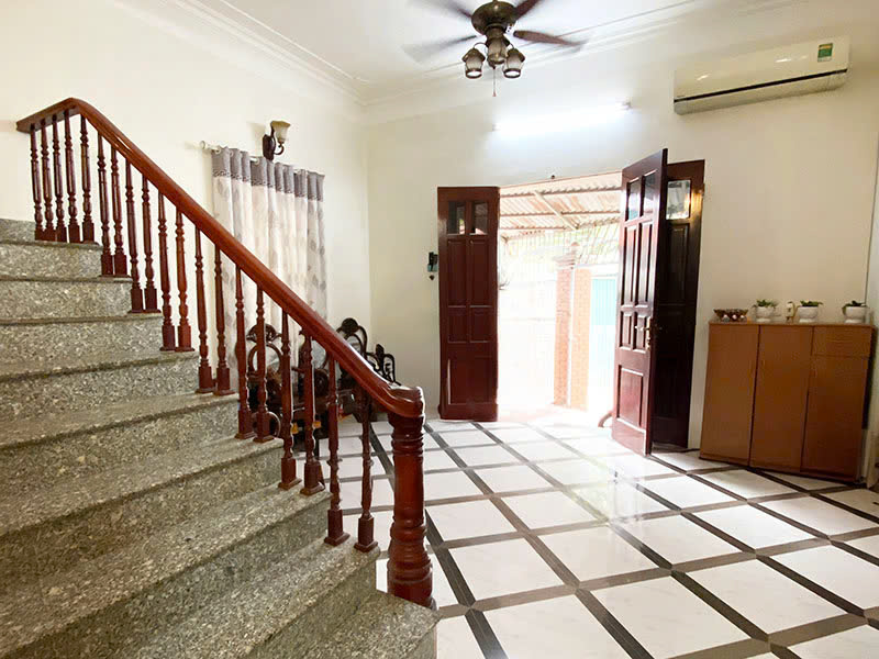 BÁN Nhà 2 tầng Lạc Long Quân  – gần Hồ Tây GIÁ 10TY DT 45m2 LH 083.2865.116 - Ảnh 1