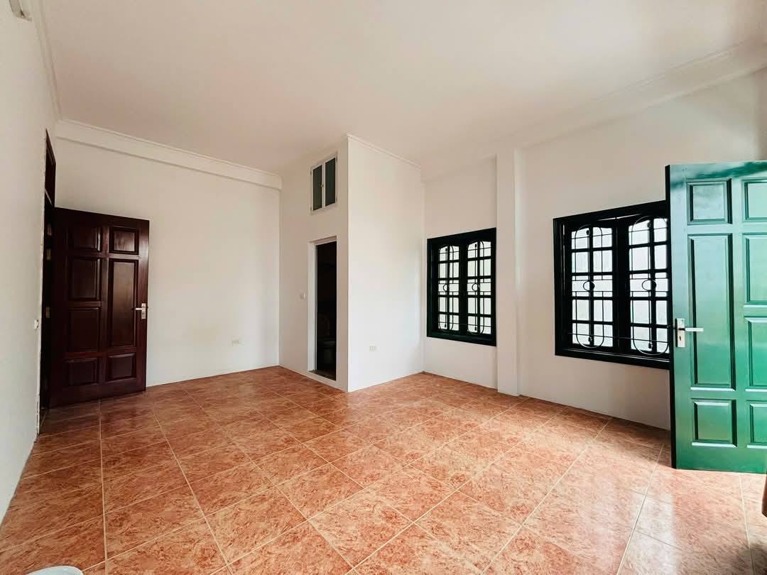 Bán nhà Lạc Long Quân,DT 60m x 5 tầng, mặt tiền 6m,lô góc 2 mặt thoáng, - Ảnh 3
