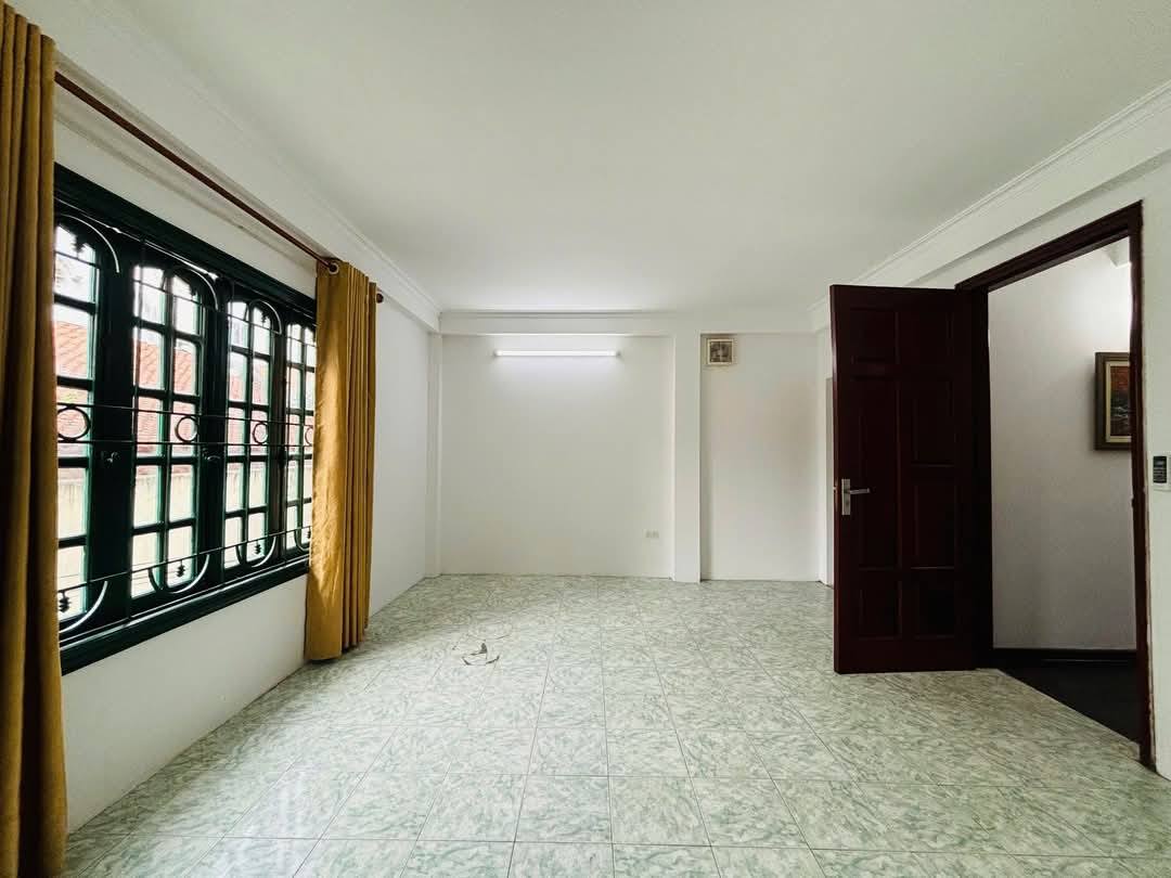 Bán nhà Lạc Long Quân,DT 60m x 5 tầng, mặt tiền 6m,lô góc 2 mặt thoáng, - Ảnh 4