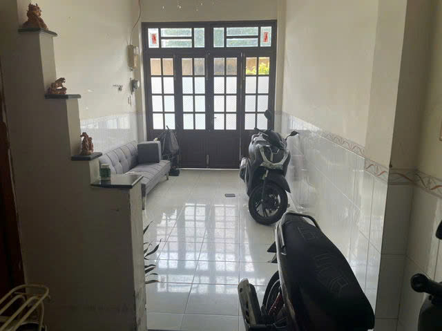 GIÁ MỀM QUẬN 10: 16.8 TỶ: Nguyễn Giản Thanh -P.15 -DT: 61 m2 ( 3.1 x 19.5). Kết cấu: 1 trệt, 3 lầu - Ảnh 3