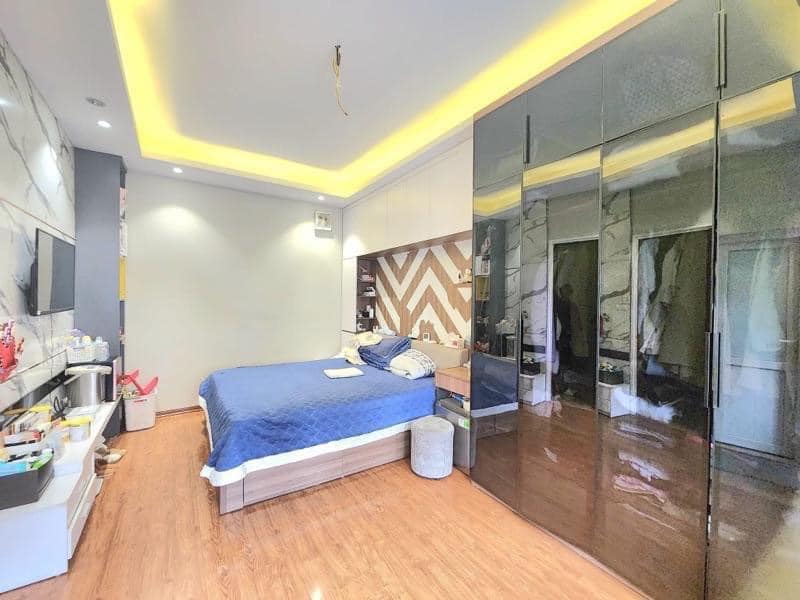 Bán nhà phân lô ô tô tránh phố Hào Nam 40m, 5 tầng mặt tiền 3,8m - Ảnh 2