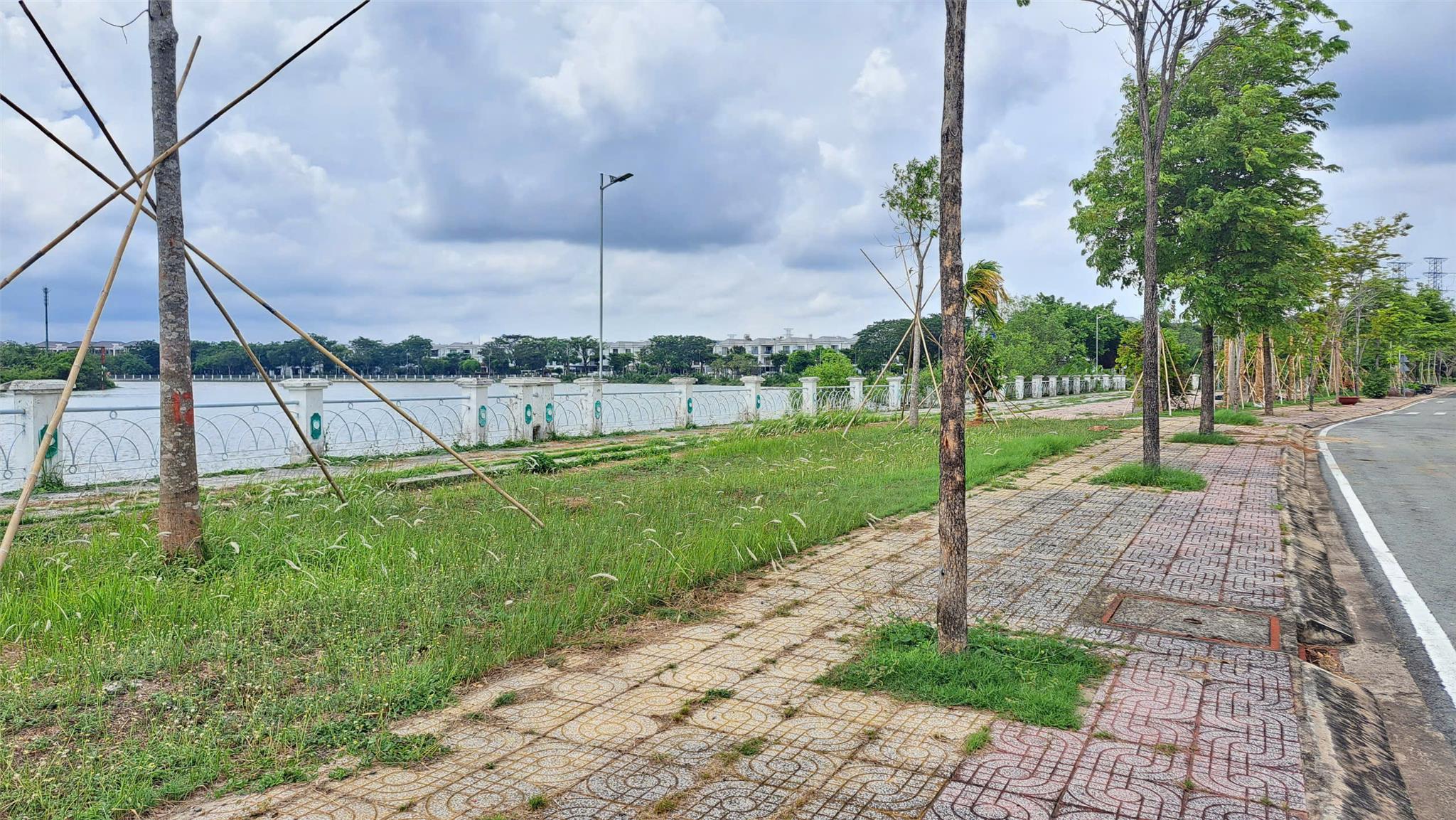 Lô góc KDC Bộ Công An, Phạm Hữu Lầu, 81 triệu/m, cạnh sông - Ảnh 1