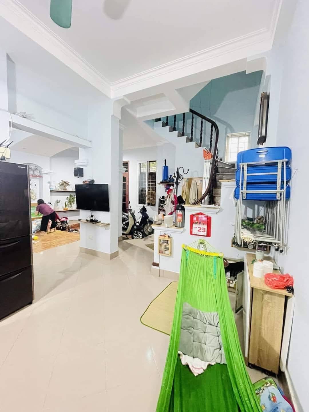 Bán nhà Đường Hoàng Quốc Việt, Cầu Giấy, MT 5.6, 90m 4t, kinh doanh và ở, giá 22.5 tỷ - Ảnh 2