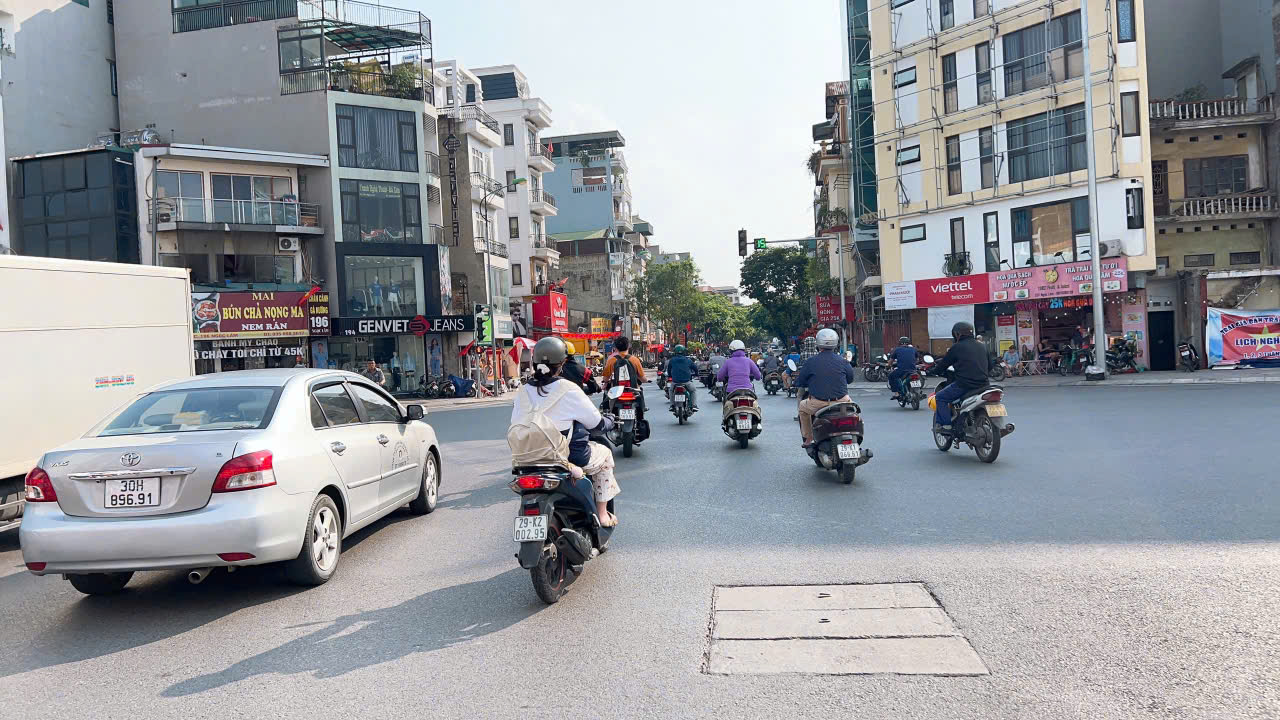 HIẾM, NHỈNH 7 TỶ CÓ NHÀ Ở NGAY TRUNG TÂM PHỐ CỔ NGỌC LÂM 32M, 5T, Ô TÔ CHẠY QUA NHÀ. - Ảnh 1