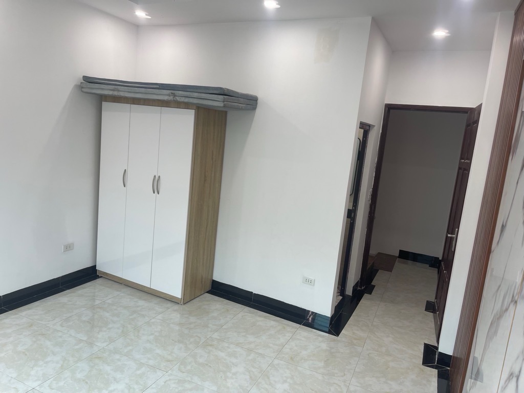 Duy nhất 1 căn !!! chỉ nhỉnh 4 tỷ nhà 30m x 6T Thạch Bàn cách 1 nhà ra oto, sổ đẹp, nhanh tay LH - Ảnh 2