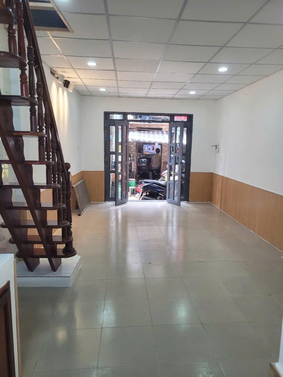 SÁT MẶT TIỀN TRUNG TÂM Q4 <br>NGANG 3.5 NỞ 3.8 DÀI 9 <br>HƠN 2 TỶ - Ảnh chính