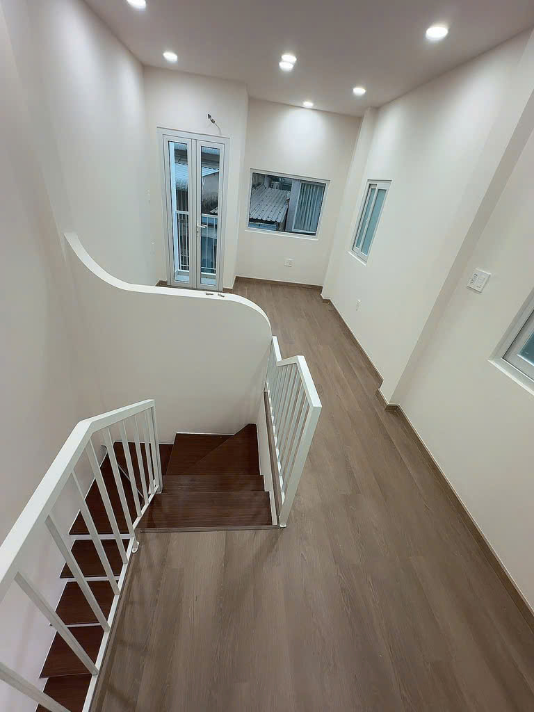 Nhà xinh sát mặt tiền trung tâm Q4<br>có 3 tỷ - Ảnh 3