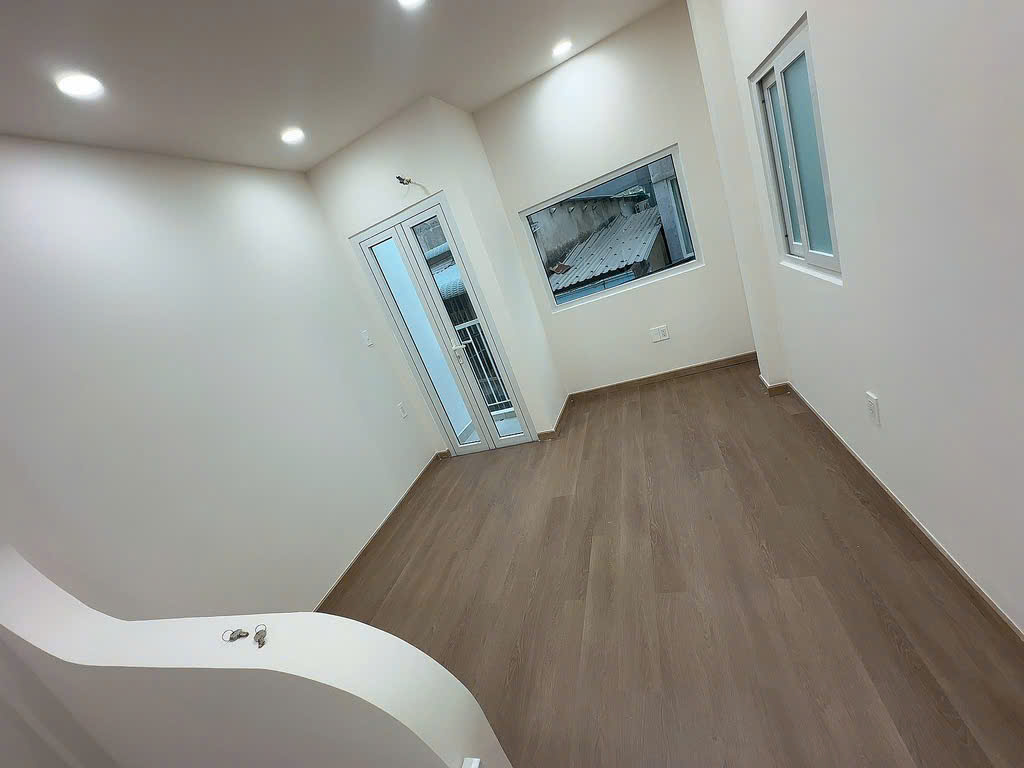 Nhà xinh sát mặt tiền trung tâm Q4<br>có 3 tỷ - Ảnh 4