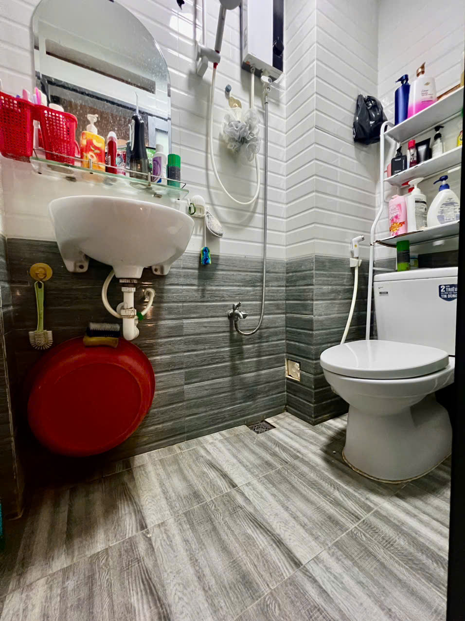 BÁN NHÀ  03 TẤM BTCT<br><br> - KhU DÂN CƯ HIỆN HỮU, P13 , Quận 4<br><br>NGANG 4M CÓ 4 TỶ - Ảnh 2