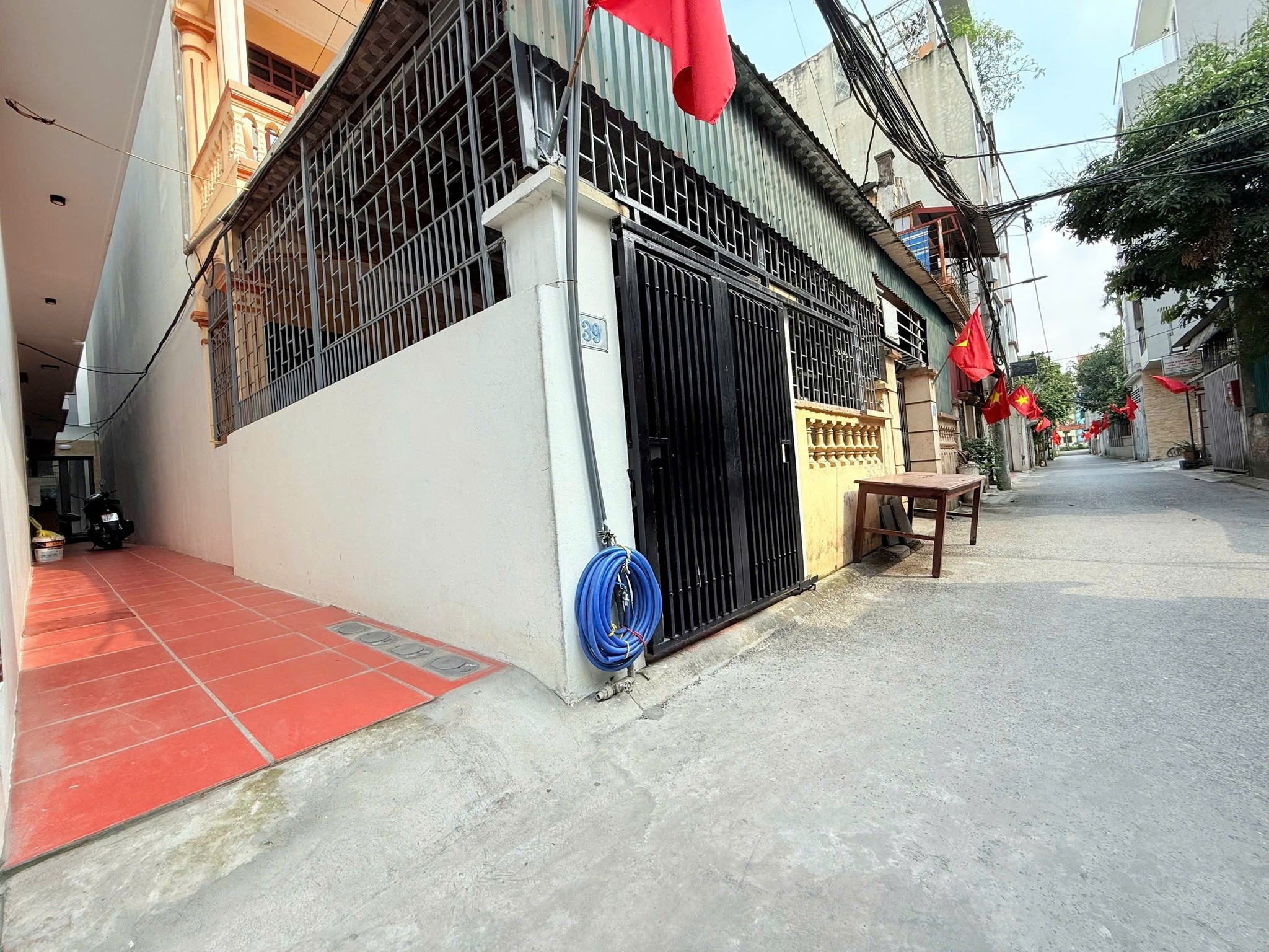 NHỈNH 5 TỶ XÍU Hàng Hiếm Giang Biên nhà đẹp 5T 1 nhà ra oto tránh. LH 0936123469 - Ảnh chính