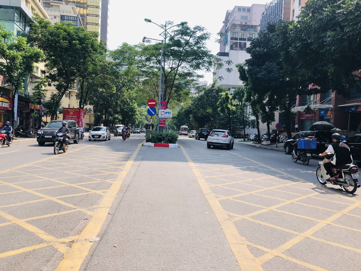 Bán Nhà Mặt Phố Láng Hạ. Đống Đa. Ô Tô. Vỉa Hè. DT 120m2. MT 5,4m. 5 Tầng. Giá 59,8 Tỷ. - Ảnh 2