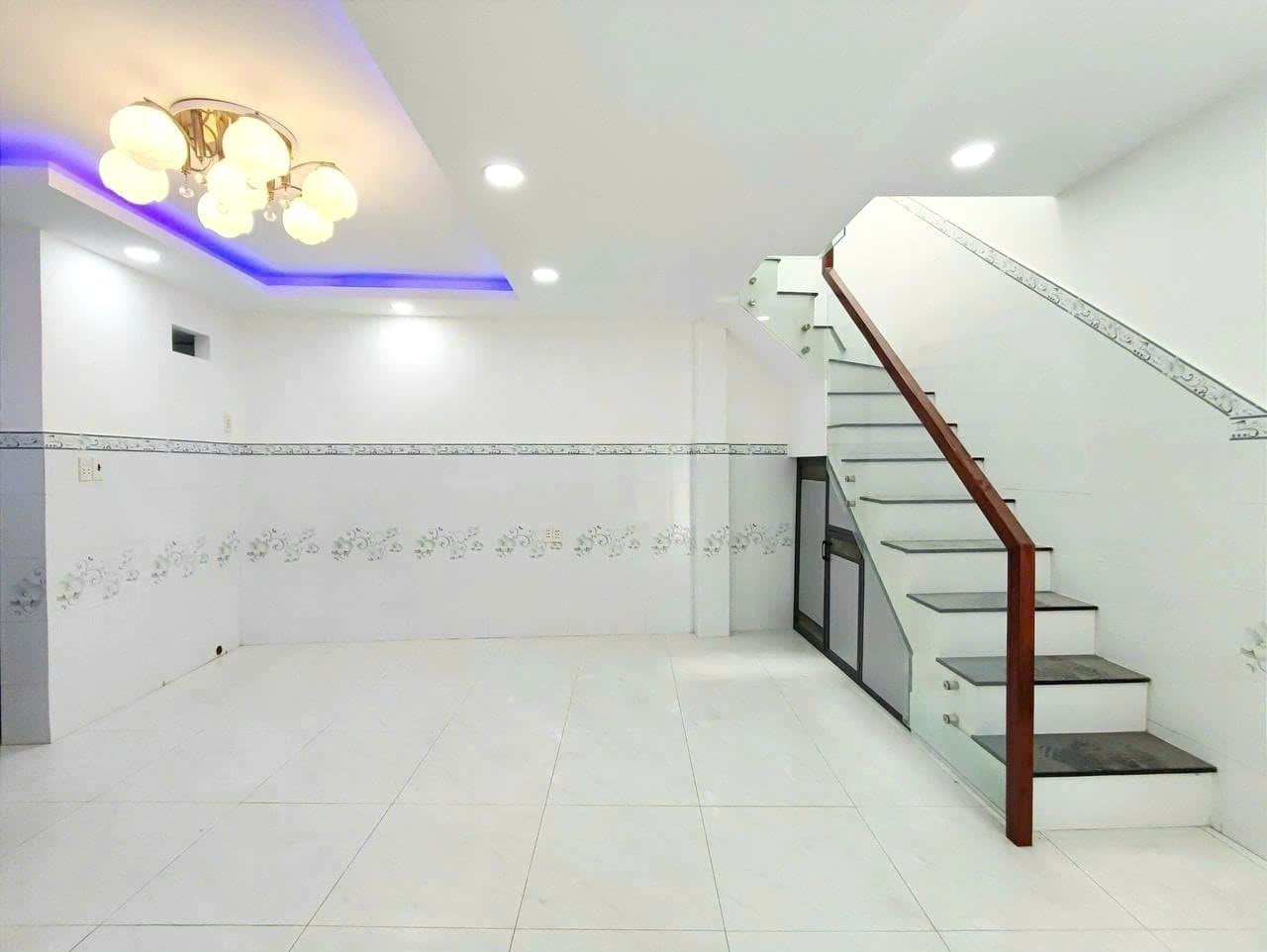 Nhà mới 2 tầng hẻm 314 Âu Dương Lân P3Q8. 3.5 tỷ TL - Ảnh 1