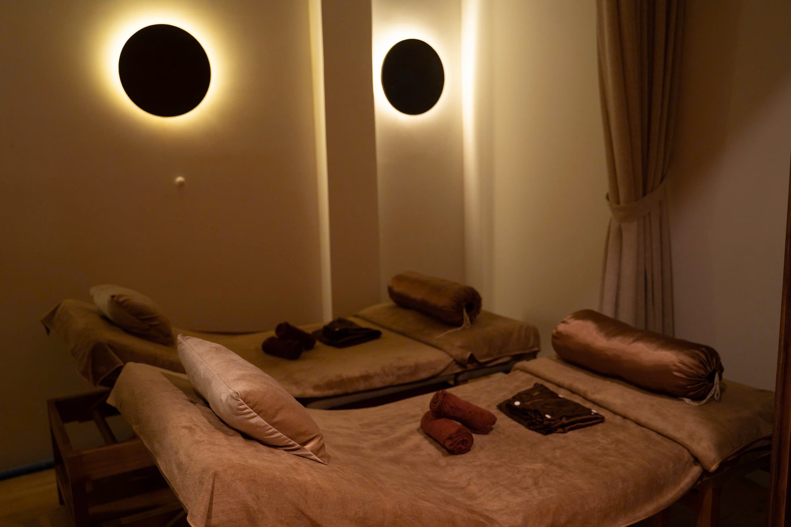 CƠ HỘI VÀNG! SANG NHƯỢNG SPA MẶT TIỀN QUẬN 1 - ĐẦY ĐỦ TRANG THIẾT BỊ - Ảnh 1