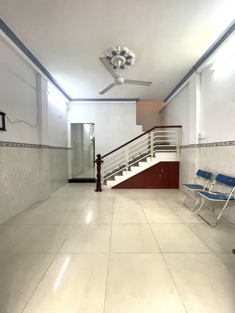 NHÀ ĐẸP QUANG TRUNG GV - GẦN NGÃ 4 VỚI PHẠM VĂN CHIÊU - 2 MẶT HẺM TRƯỚC SAU - 40M² - 3 TẦNG HƠN 4 TỶ - Ảnh 1