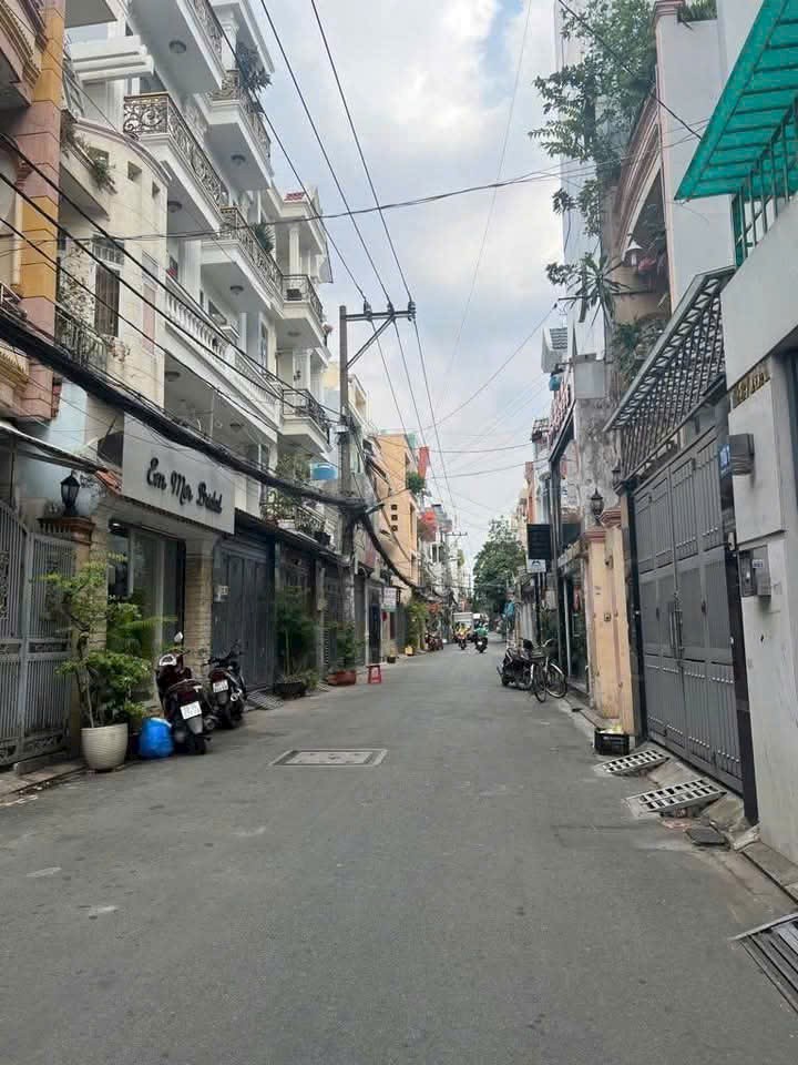 NHÀ ĐẸP QUANG TRUNG GV - GẦN NGÃ 4 VỚI PHẠM VĂN CHIÊU - 2 MẶT HẺM TRƯỚC SAU - 40M² - 3 TẦNG HƠN 4 TỶ - Ảnh chính
