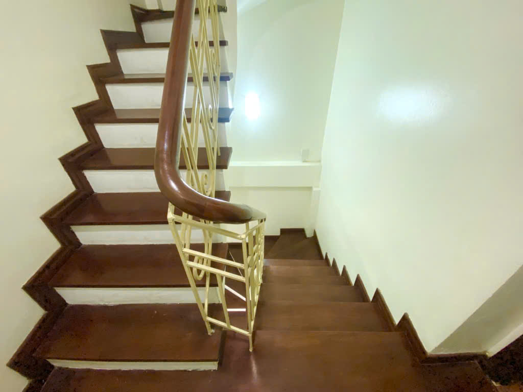 CẦN TIỀN. BÁN NHANH CĂN HOA HẬU 49M2 - NHÀ ĐẸP - PHÂN LÔ - Ô TÔ - VỈA HÈ - Ảnh 2