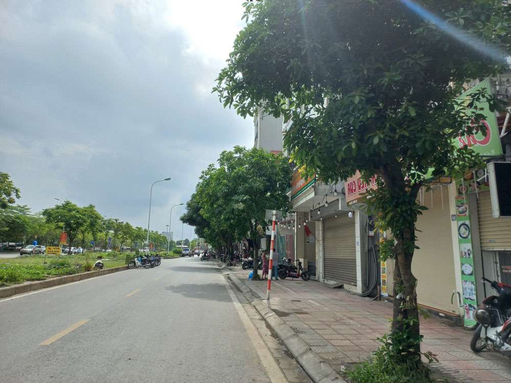 Bán nhà mặt phố Cổ Linh, Long Biên vỉa hè oto tránh kinh doanh sầm uất 155m, mặt tiền: 6m - Ảnh chính