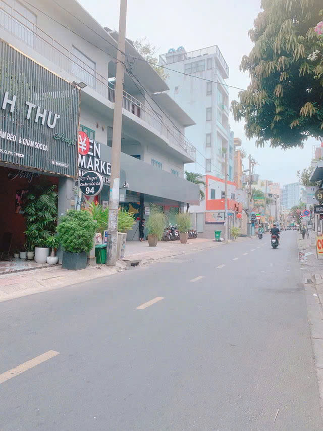 GIÁ TỐT NHẤT QUẬN PHÚ NHUẬN: 23.5 TỶ - Diện tích đất: 5 x 20m – Công nhận xây dựng: 71m² - Kết cấu: - Ảnh chính