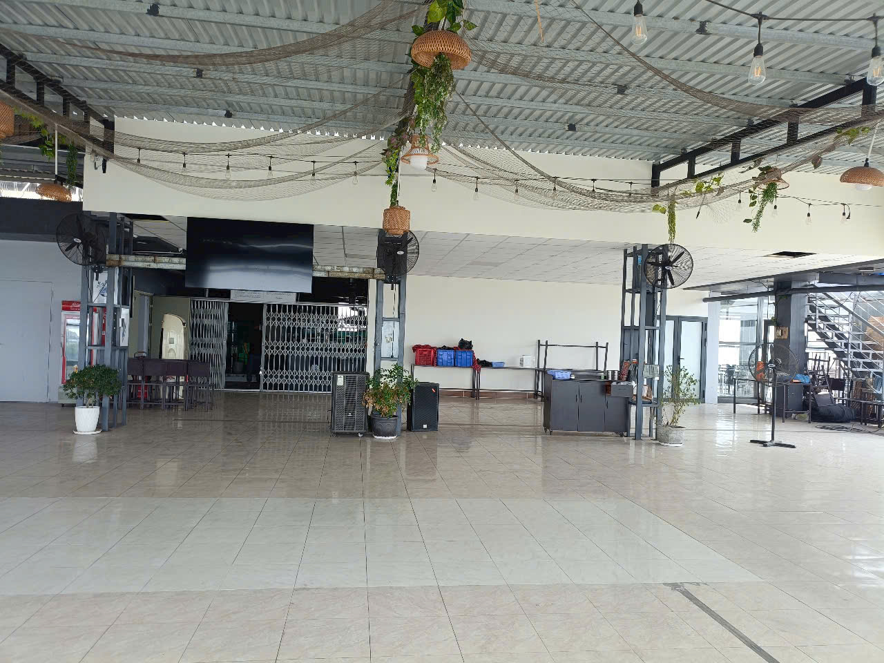 CHO THUÊ MẶT BẰNG SIÊU ĐẸP TẠI PHƯỜNG 17 QUẬN GÒ VẤP, DT 600M2 CHỈ 100TR/TH. LH:0868444679. - Ảnh 2