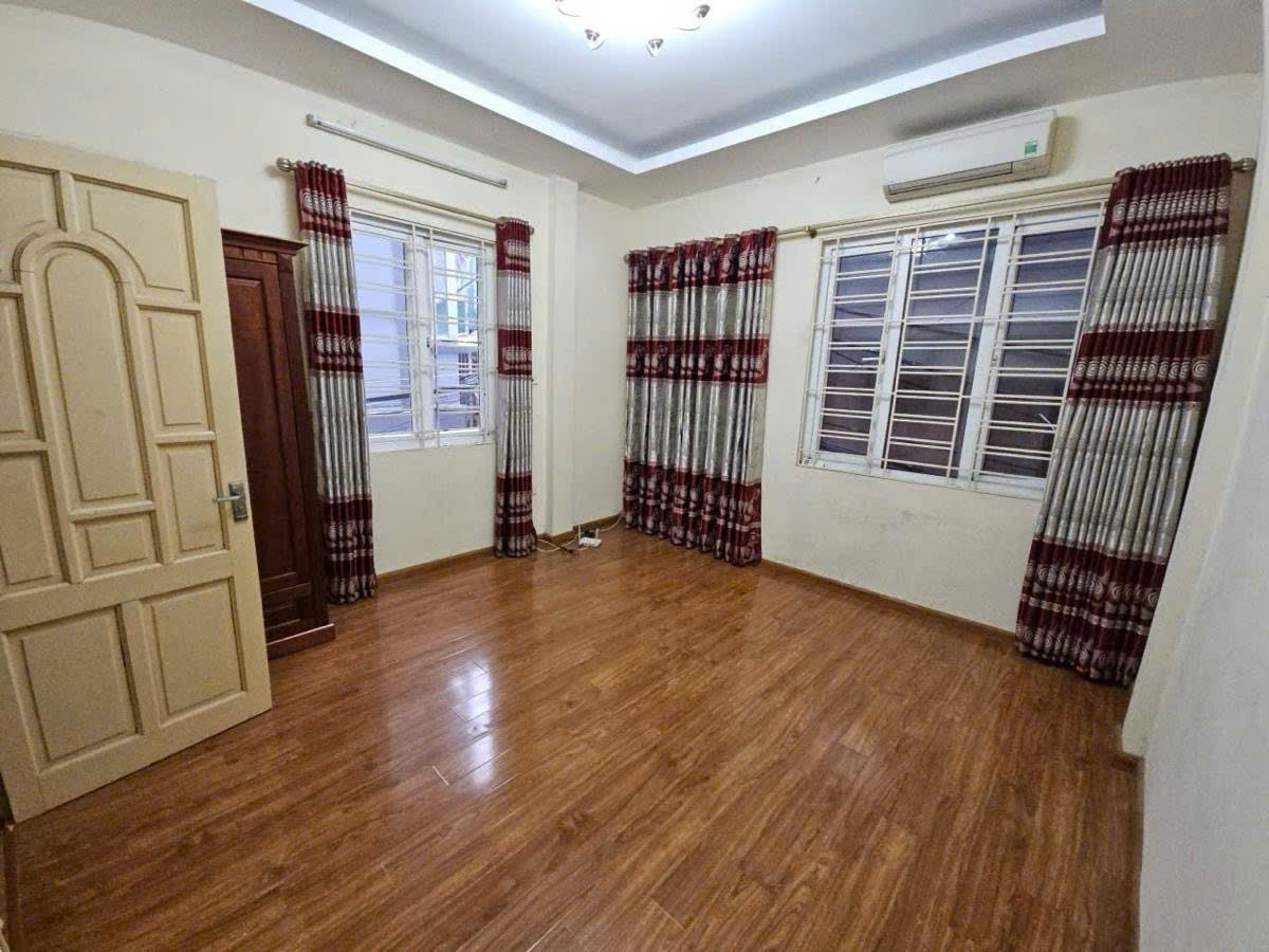 BÁN NHÀ PHỐ THÁI THỊNH LÔ GÓC 3 THOÁNG - CÁCH MẶT PHỐ 30M - Ảnh 1