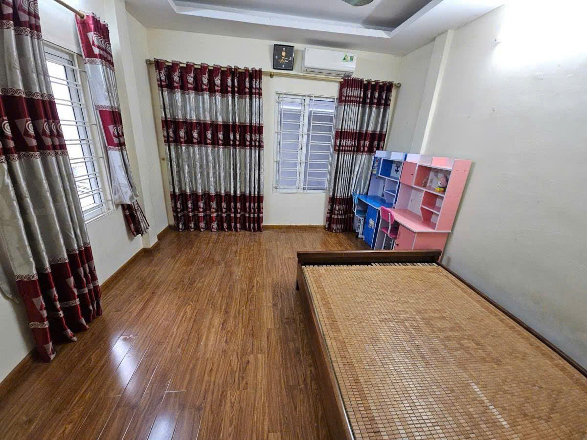BÁN NHÀ PHỐ THÁI THỊNH LÔ GÓC 3 THOÁNG - CÁCH MẶT PHỐ 30M - Ảnh 2
