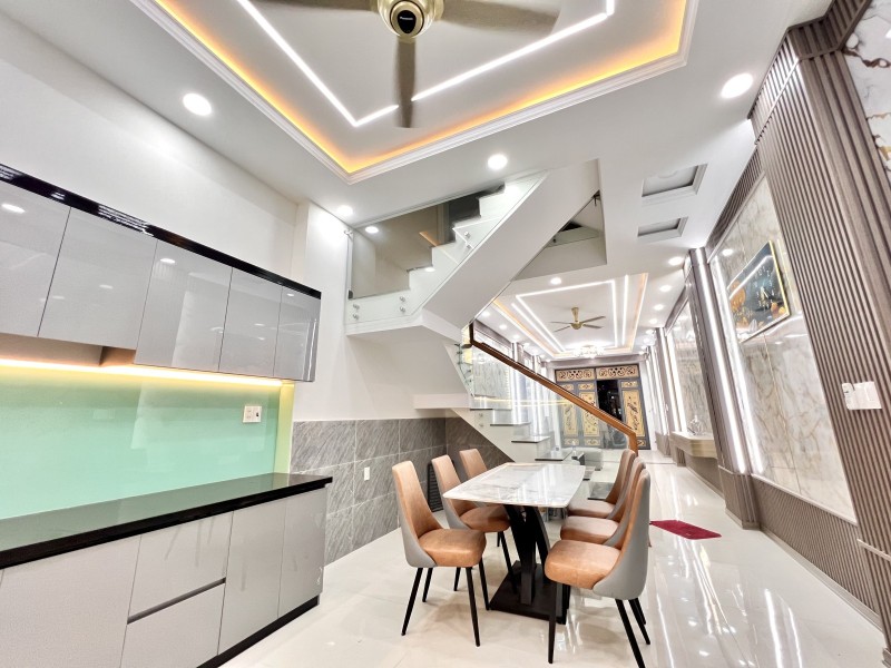 Bán nhà ĐẸP 1 Trệt 2 Lầu Dĩ An,đường nhựa 10m, full nội thất,gần TTYT - Ảnh 1