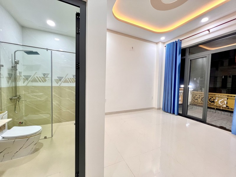 Bán nhà ĐẸP 1 Trệt 2 Lầu Dĩ An,đường nhựa 10m, full nội thất,gần TTYT - Ảnh 3
