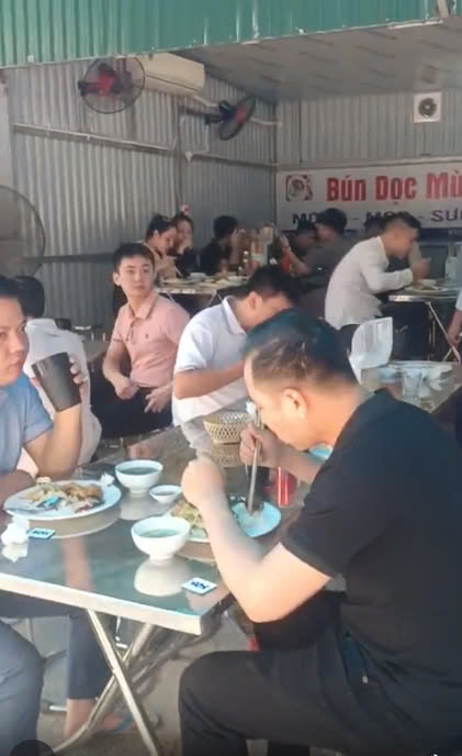 SANG NHƯỢNG QUÁN CƠM TẠI DỊCH VỌNG HẬU, CẦU GIẤY, HÀ NỘI - Ảnh 1