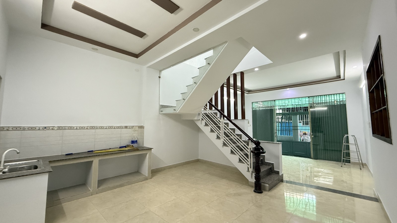 GIÁ RẺ, Bán nhà chợ Phạm Văn Bạch, 60m2 Ngang 5m, 4.75tỷ TL 0964364745 - Ảnh 2