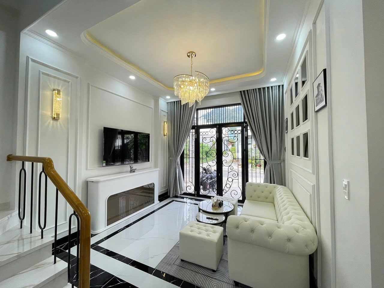 Nhà 3 tầng phong cách Tân Cổ Điển Khu TĐC Đất Lành.<br> Dt 58m2 ngang 4m. Dt sàn: 151,1m2 - Ảnh chính