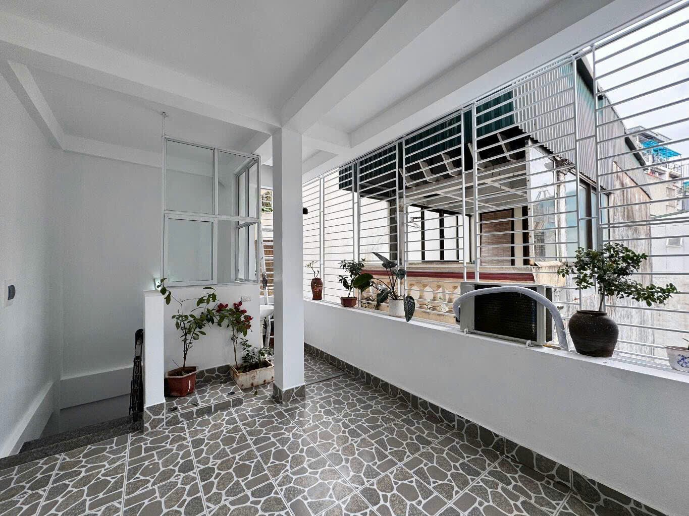 NGỌC HÀ 30M2 x Mặt tiền 5.5M - Ngõ thẳng tắp, cách mặt phố 50M, gần Lăng Bác. An ninh tốt. - Ảnh 2