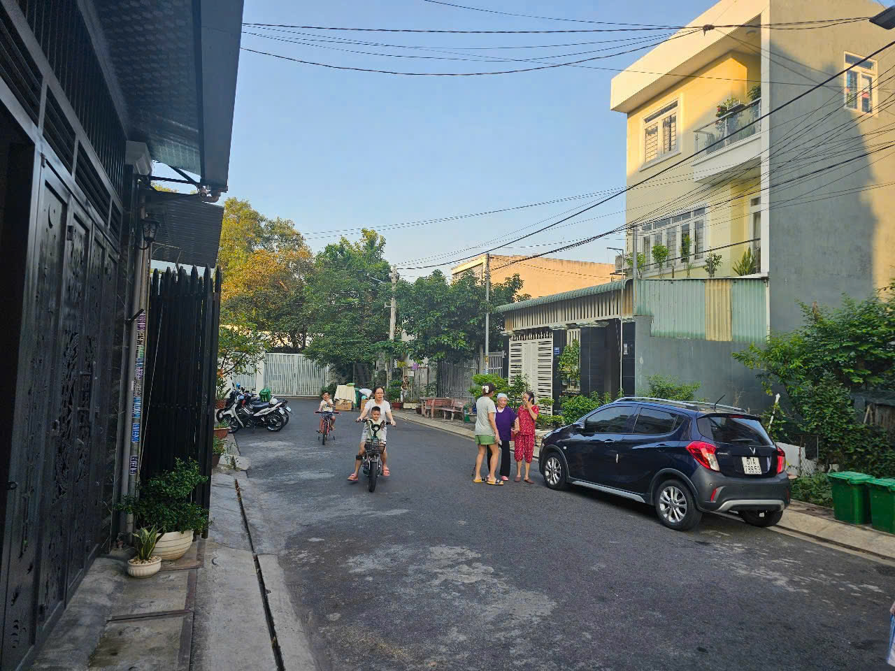 BÁN GẤP NHÀ CẤP 4, 100M2, MẶT TIỀN 5M, FULL THỔ CƯ, GIÁ TỐT- Đ.TRƯƠNG ĐỊNH, P.HIỆP THÀNH, THỦ DẦU - Ảnh 2