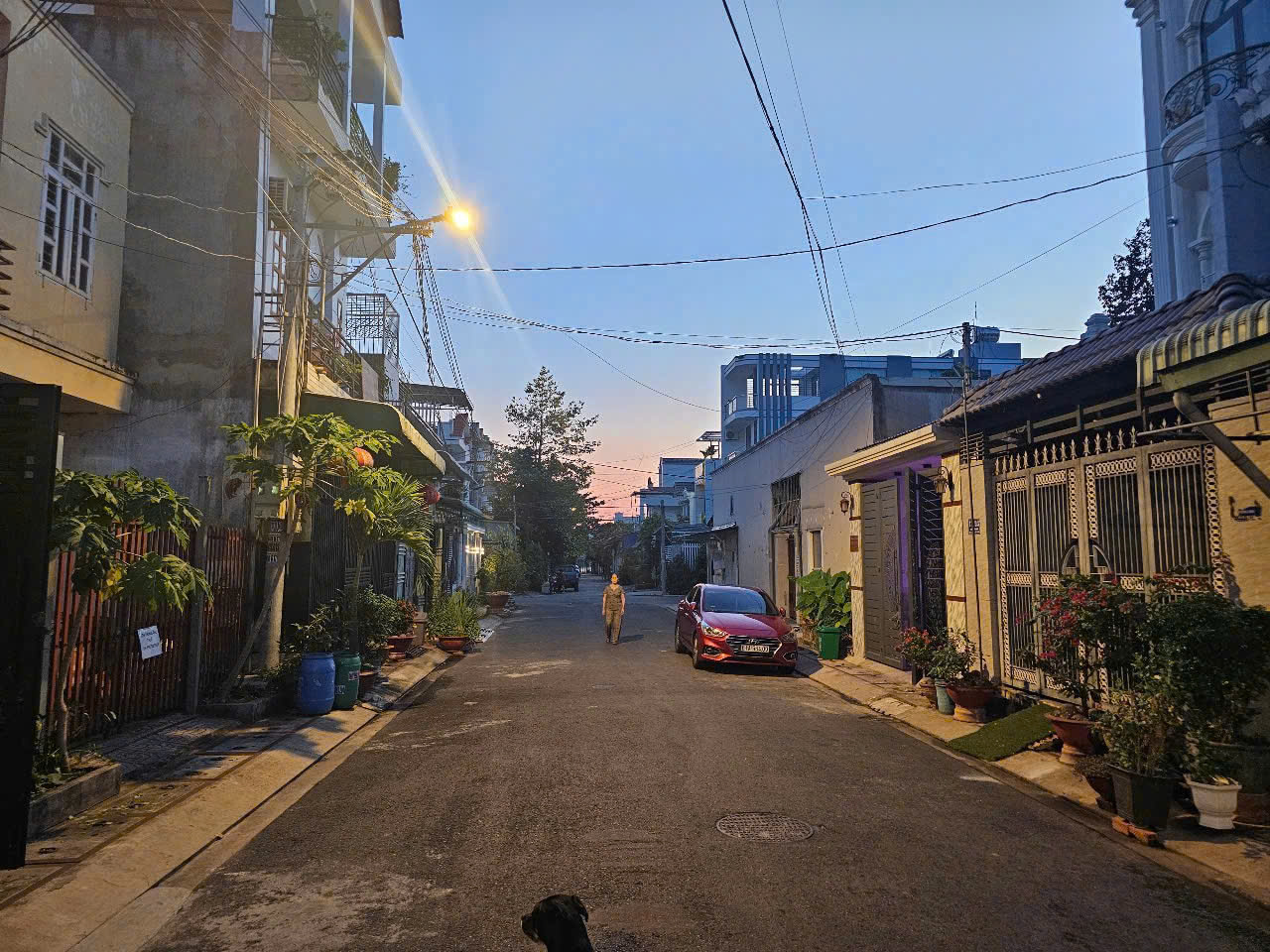 BÁN GẤP NHÀ CẤP 4, 100M2, MẶT TIỀN 5M, FULL THỔ CƯ, GIÁ TỐT- Đ.TRƯƠNG ĐỊNH, P.HIỆP THÀNH, THỦ DẦU - Ảnh 1